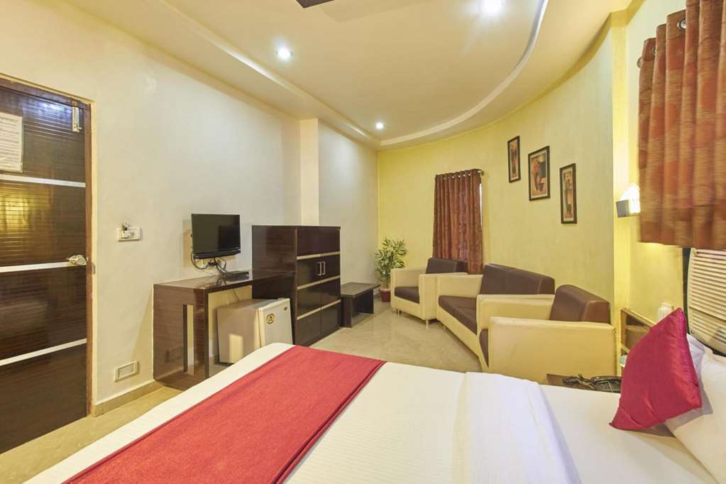 Oyo Flagship 19003 Hotel Rudra Mahal Ahmedabad Zimmer foto