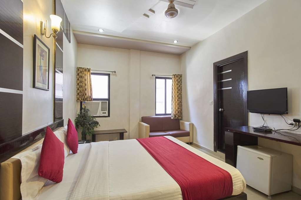 Oyo Flagship 19003 Hotel Rudra Mahal Ahmedabad Zimmer foto