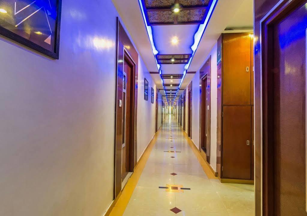 Oyo Flagship 19003 Hotel Rudra Mahal Ahmedabad Exterior foto