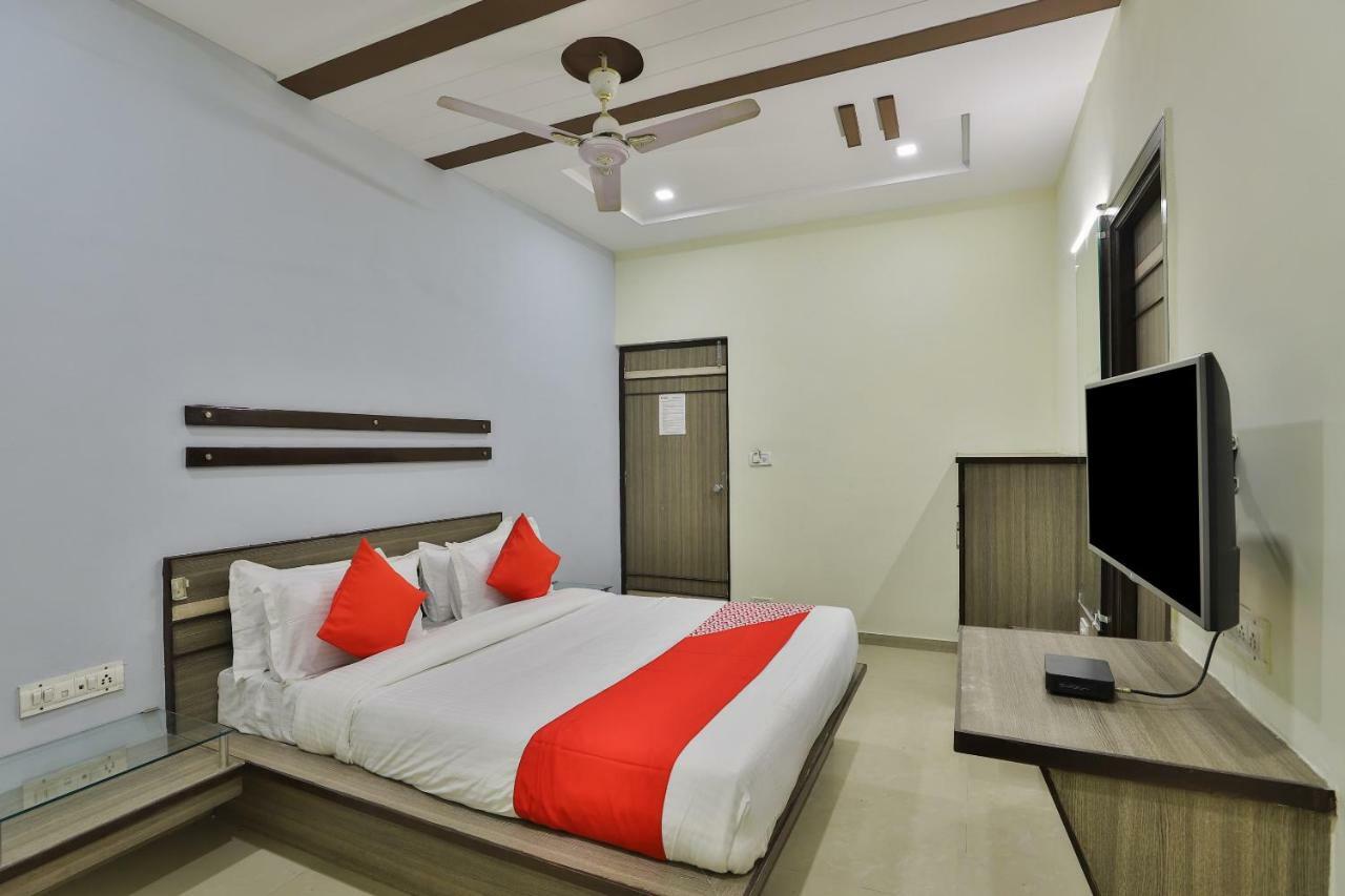 Oyo Flagship 19003 Hotel Rudra Mahal Ahmedabad Exterior foto